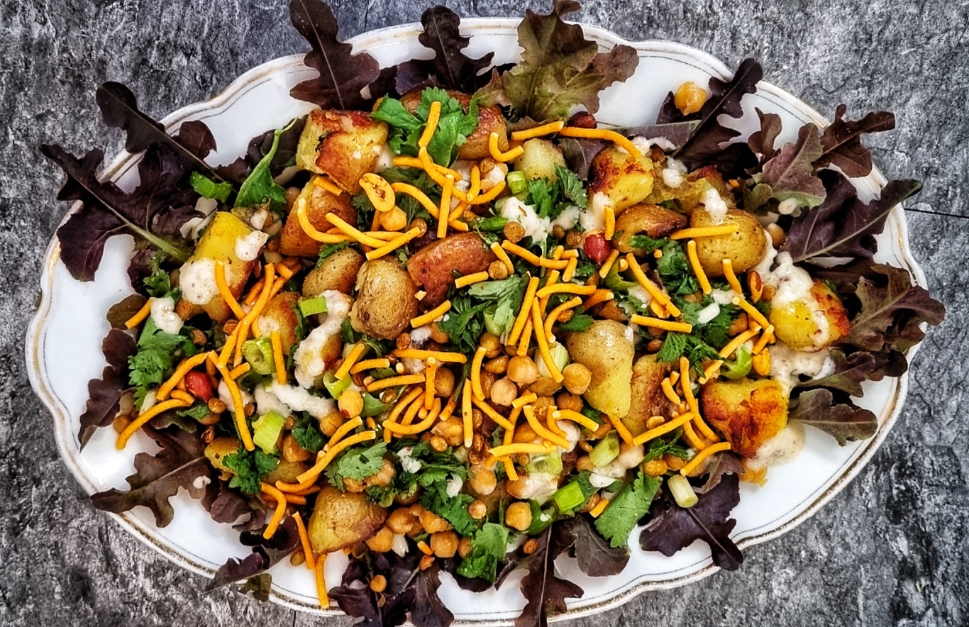 Indisch angehauchter Kartoffelsalat mit Bombay Mix