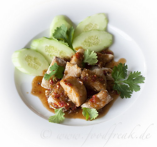 Tilapia mit Drei-Aromen-Sauce – Pla Sam Rod